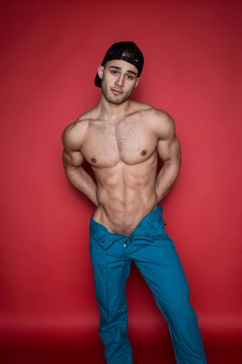 dealed:the best dealed guysdealed.tumblr.comSo Damn Hot & Sexy