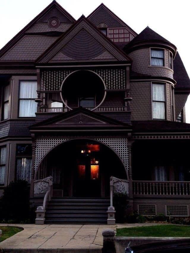 sixpenceee:Gothic style houses 🖤💀🖤Via Witches Night