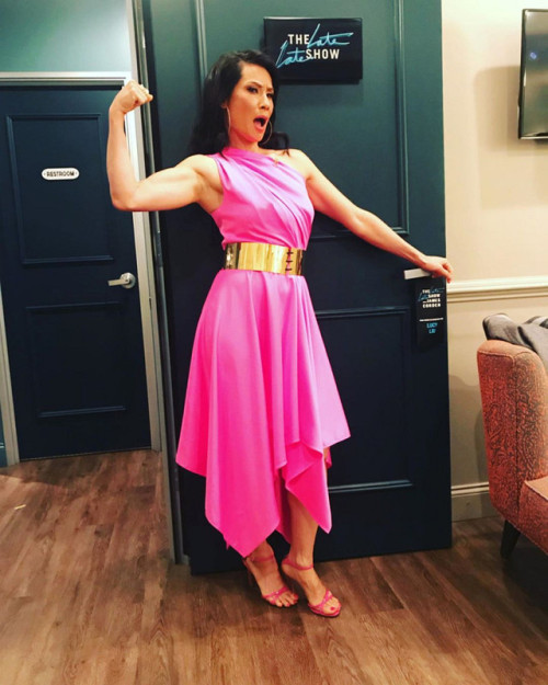 elementarystan:@LucyLiu  Hot pink dress for a red hot show tonight! @latelateshow @elementary_c