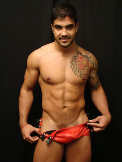 alanpalmsprings:  voyeurbulgedude:Brazilian gogo dancer Eduardo Correa  Like what you see? Please follow me:  alanpalmsprings.tumblr.com10000+followers, 25000+posts!