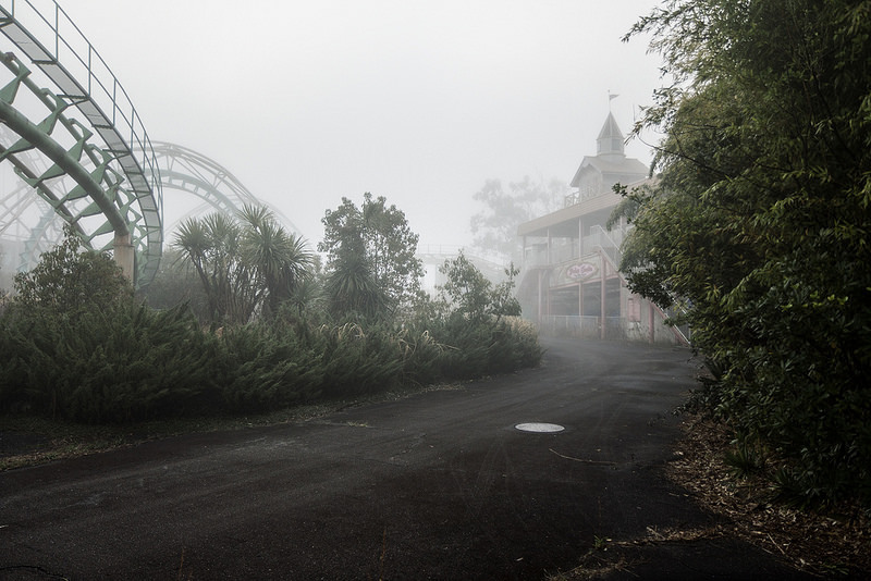 destroyed-and-abandoned:  Nara Dreamland’s Screwcoaster in the Mist Source: Chris