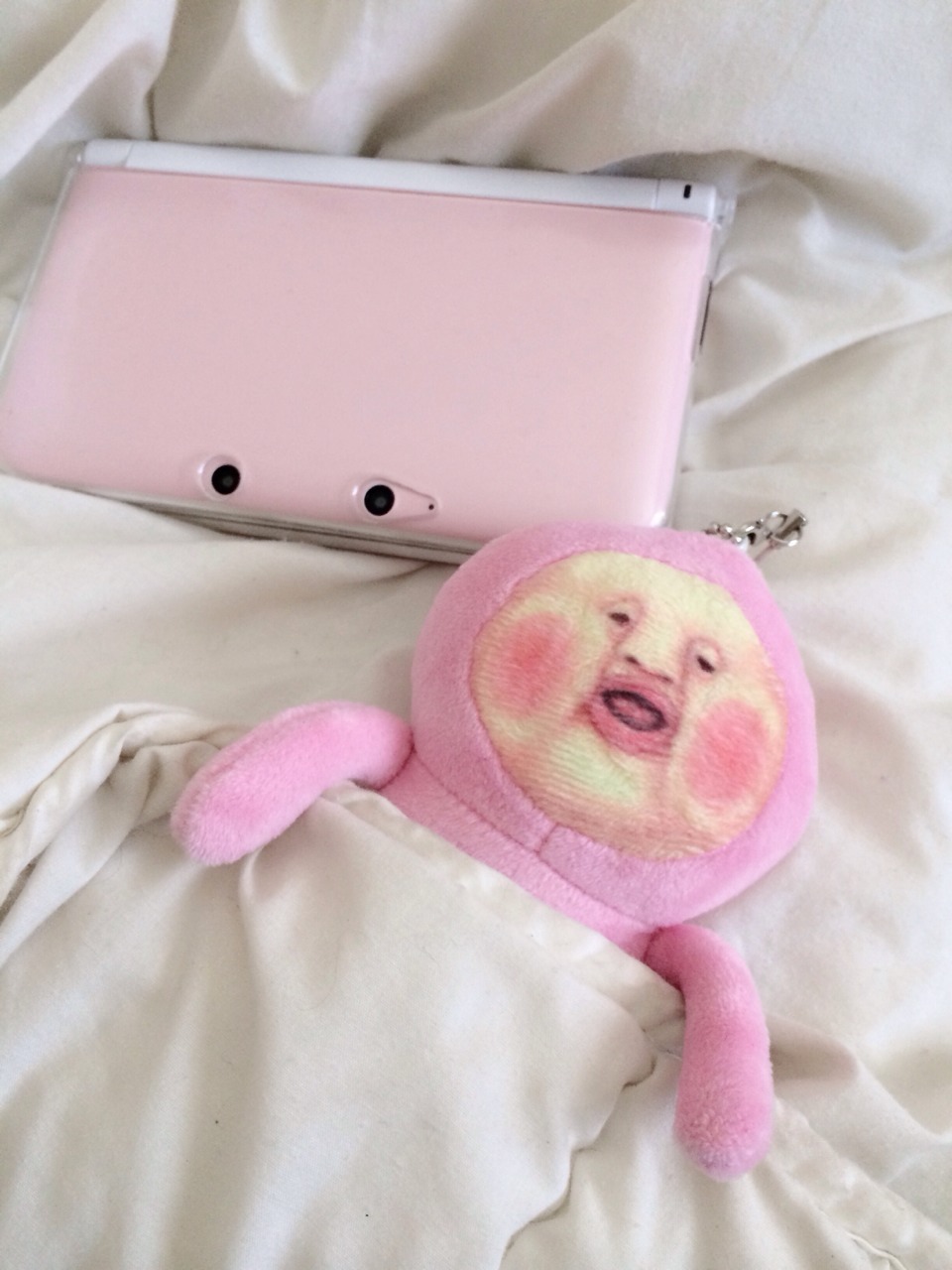 dollymilk:  This guy now lives on my 3ds… 