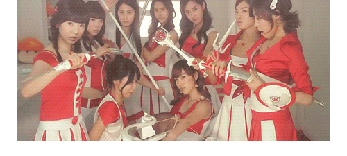 dynamiteisei:  9/?? SooSica Moments - SooYoung accidentally poking Jessica&rsquo;s boobies ft. W
