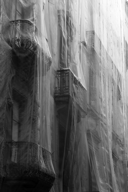 architectsindependent:  Scaffolding in Barcelona… 