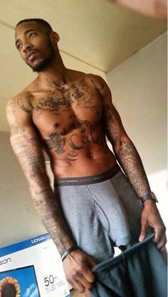 dominicanblackboy:  Damn Dat Dick Hangin!😍 