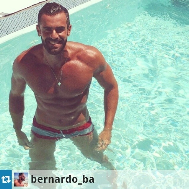 cuecasdarede:  @bernardo_ba #regram #sunga #estampada #piscina #gato #sarado #gostoso