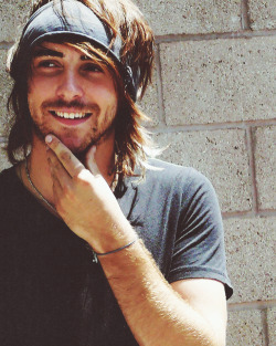 himejaime:  look at this attractive homeless man 