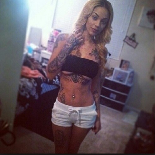 badbroads:  badbroads.tumblr.com TJ’s Bad Broads