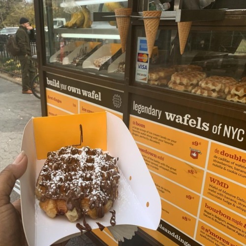 The wafels, yes. But the dinges. The dinges. #wafelsanddinges #EEEEEATS (at 81st Street – Muse