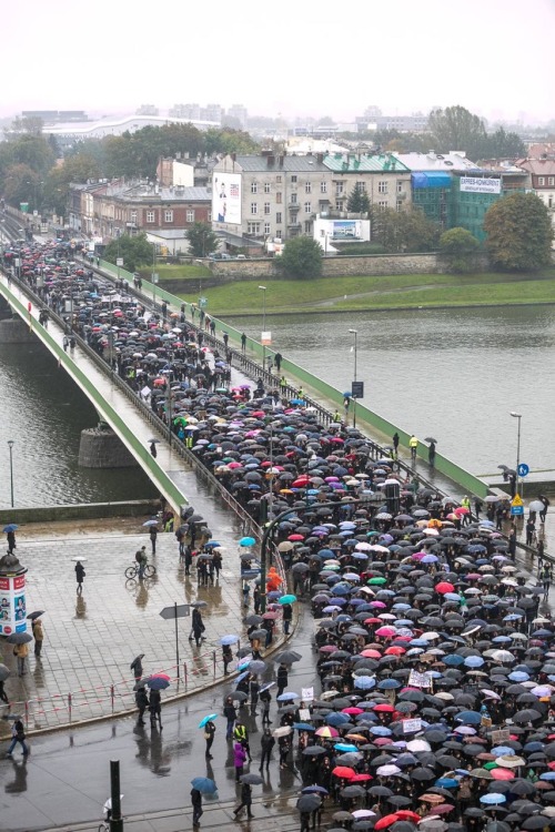 picturepowderinabottle:3.10.16  Thousands of women in black went on strike across Poland on Monday, closing down restaurants, government offices and university classes, and blocking access to the ruling party headquarters in Warsaw to protest against