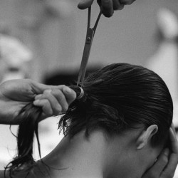 dinnerwithannawintour:  The day Julien cut Linda’s hair short, 1989 by Peter Lindbergh  