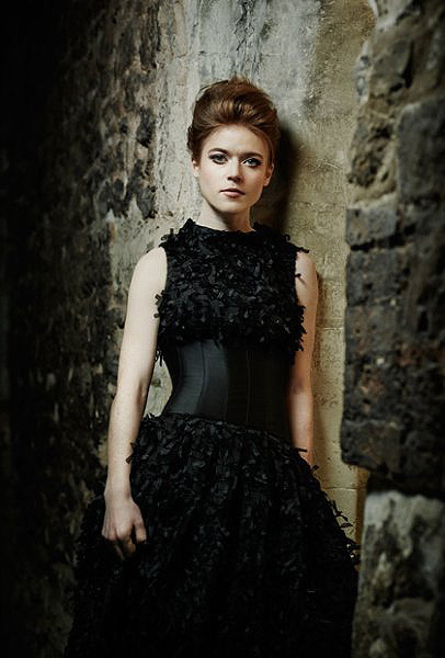 mysexywetworld:  laynetalks: The cast of Game of Thrones get glammed up (x)  Mi vien