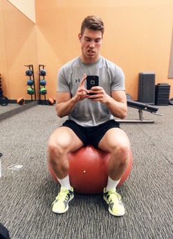 derekbinsack:  Thick thighs save lives