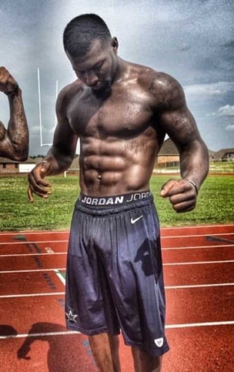 downtofuck513: lamarworld1:(PART 3) Dez Bryant booty &amp; bulge  Lowkey shit, just coolin fr