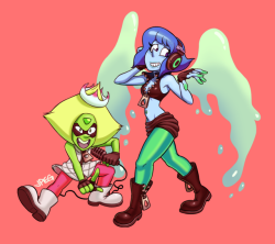 jpegtwopointoh:peridot and lapis cosplaying