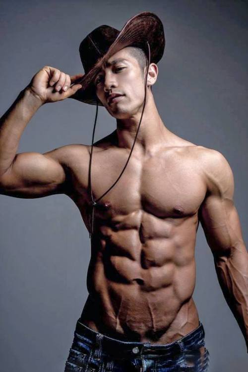 sexy-surfer-joe: Sexy Asian Bodybuilder  