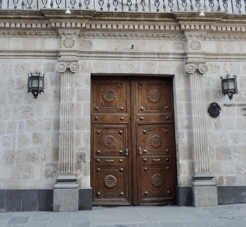 Las Puertas de Arequipa XVI - Puerta de la Banco General de Reserva del Perú, 2017. The Banco Genera