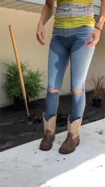 Wearing﻿﻿ skintight jeans and boots and desperate to﻿ pee but had so much to do…  I was digging holes in the garden to plant some flowers, and didnt want to walk in the house with muddy boots just to go﻿ pee. My ﻿bladder was asking