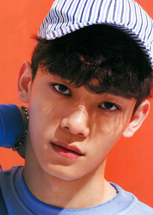 holding for jongdae: day [105/546]EXO-CBX&rsquo;s CHEN for CanCam Magazine, July 2017