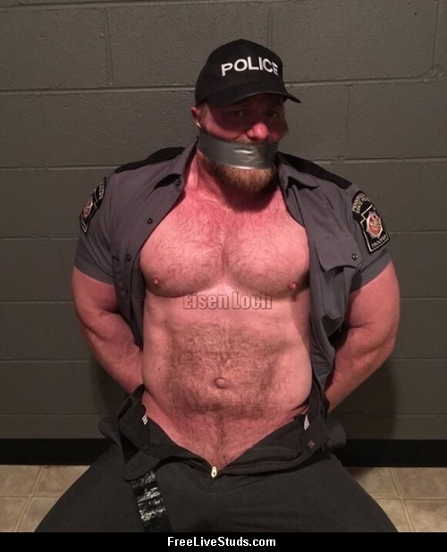 bondageforthebigman:  max1962me:  tyeman111:Hunk cop gag😍 LOVE TO PLAY WITH HIM IN BED  Fucking beautiful beast. 