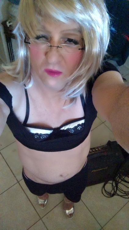 tucsonsissy: tucsonsissy: Pics of me Please REBLOG