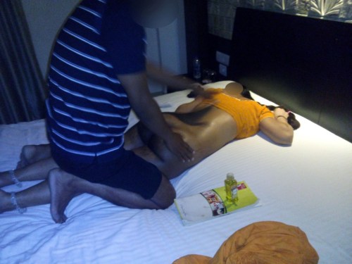 sam1516:  Desi housewife stiping n getting massage
