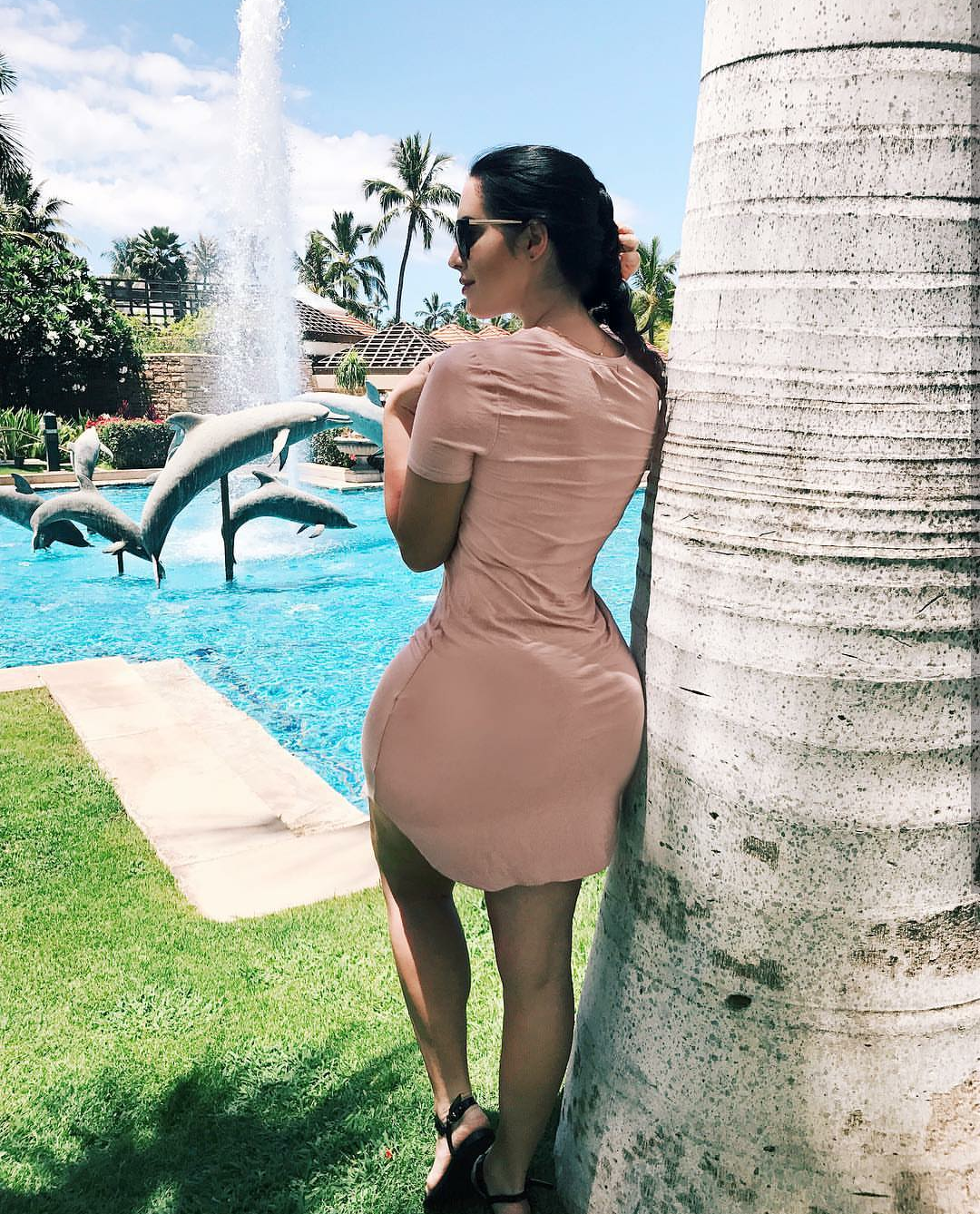 slim-n-wide:  Holly Luyah | @luyah on instagram Instagram.com/luyah Follow “Small