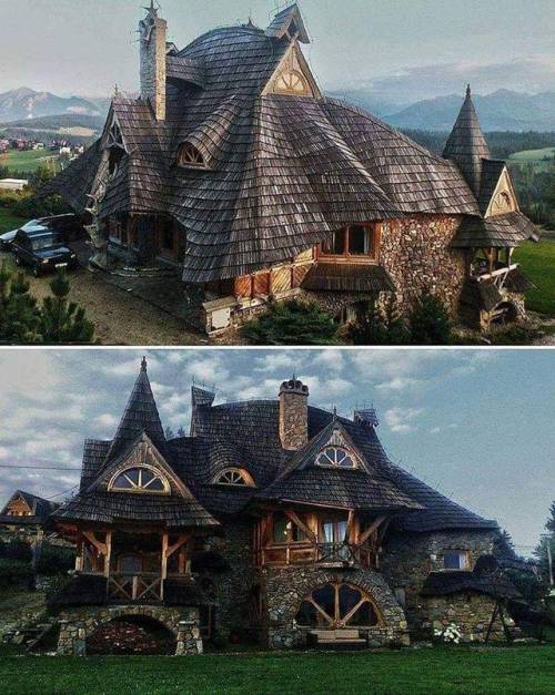 yellowsubnarime:evilbuildingsblog:Wooden cottage in the Tatra mountains of Poland.change your url op