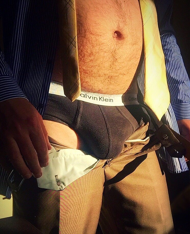 lovesuitedbears:  Sun Kissed  The light in the bedroom was amazing this morning so