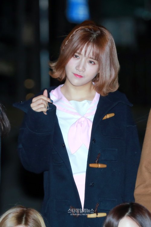 [PIC] 170210 EXY on her way to Music Bank