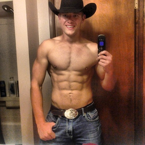dudes-on-demand:  How Cowboy takes a Selfie