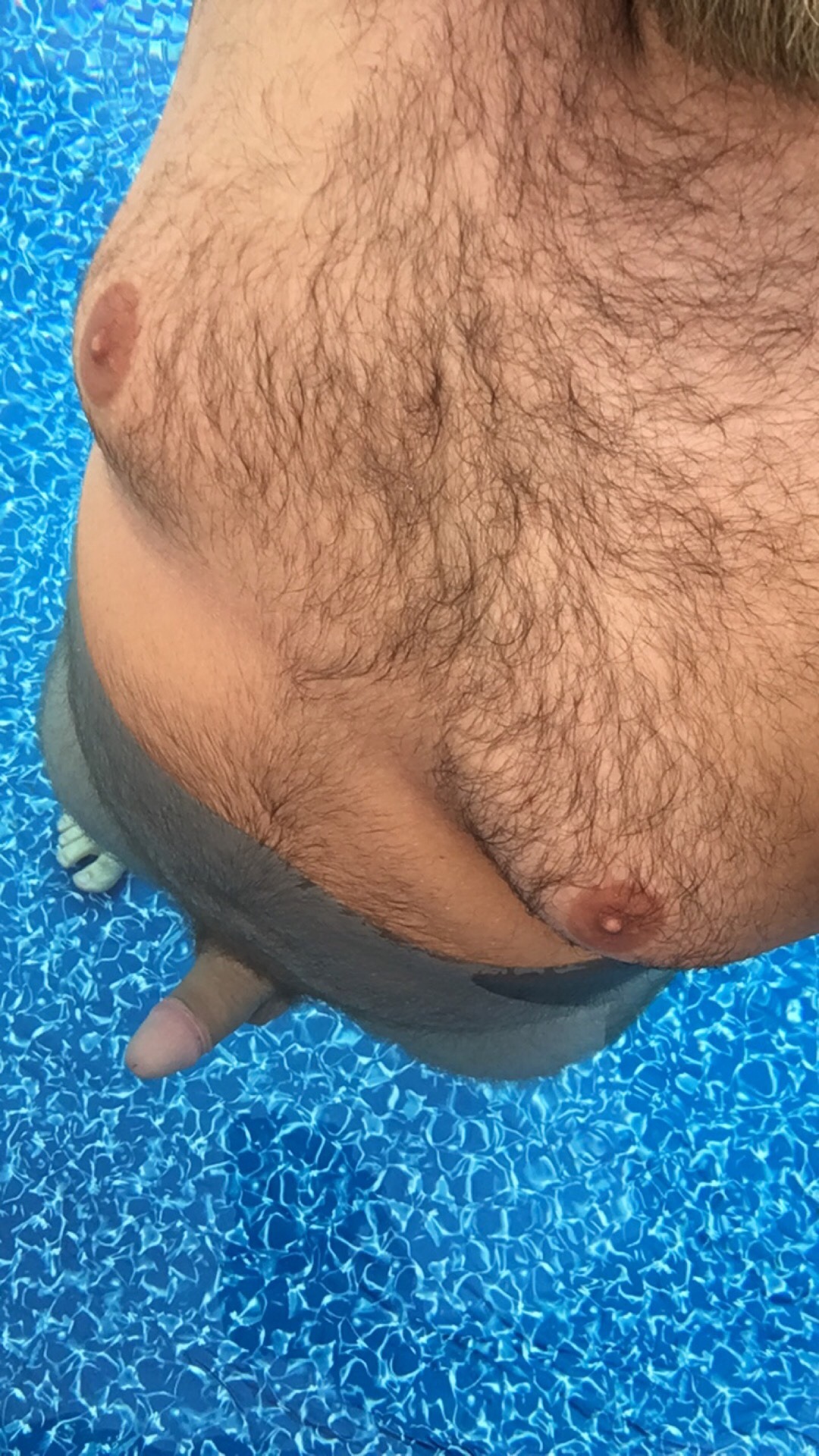 gthebearcub:Evening swim alone.. It’s my last night house sitting 👎🏼😔