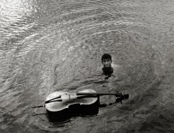 musicboys:  Robert Doisneau - Maurice Baquet et le violoncelle 
