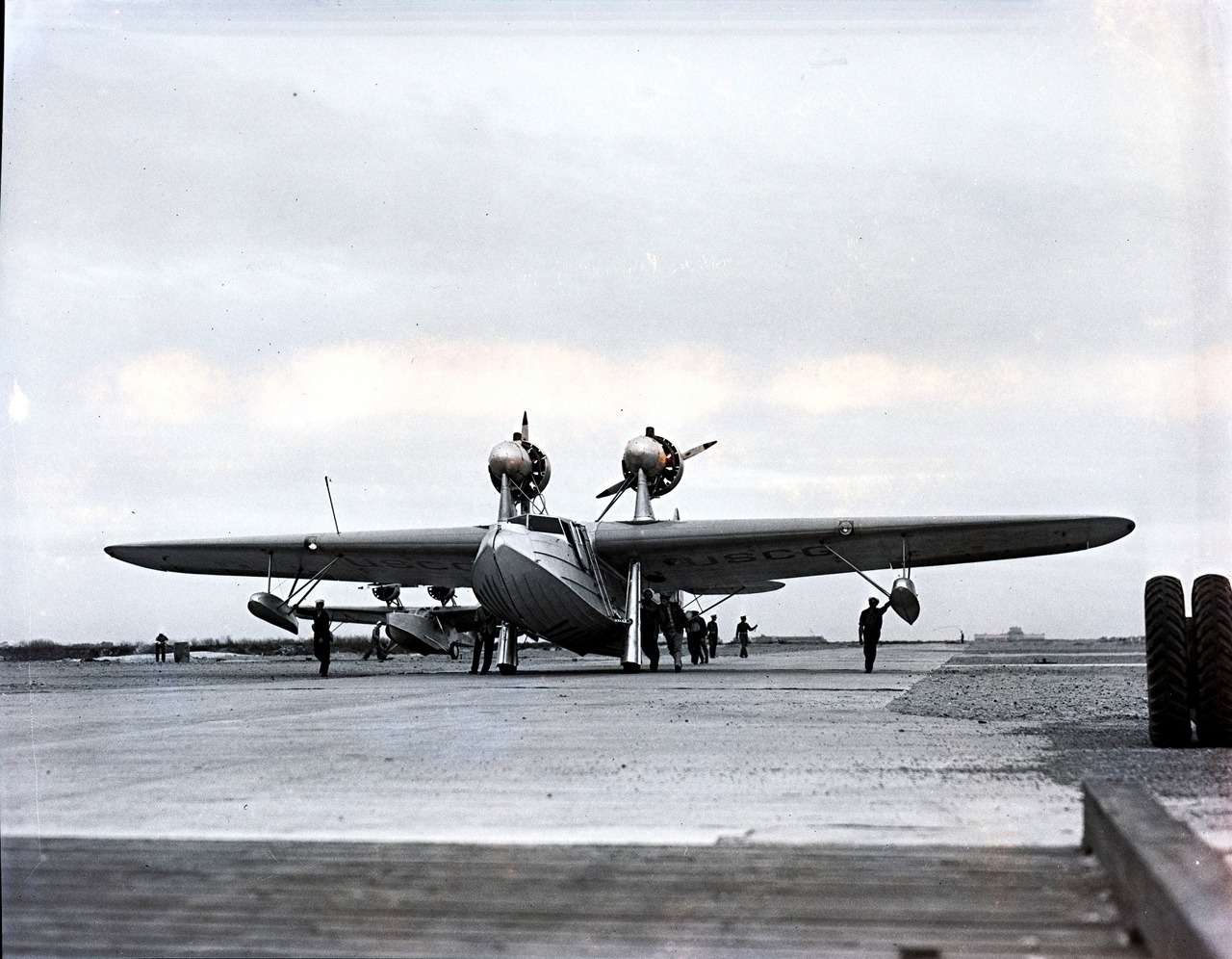 bmachine:  Flying boat General aviation PJ-1. In the background is one of the experienced