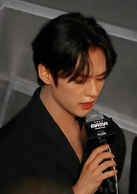 221129 MAMA Red Carpet - LEE KNOW