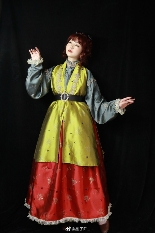 fuckyeahchinesefashion:chinese hanfu mixed with european vintage fashion by 星子吖_