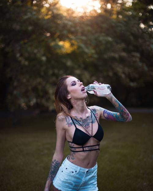 For those hot summer days.. Photo by @tobiashibbs#coolingdown #water #h2o #summer #sunset #hot #lo