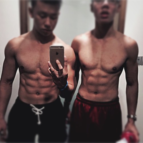 sgprotein: famemonsterfivesixseven:  merlionboys:  Midweek Military Buddies - Buddy love much? (: ht