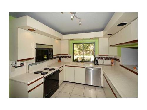 Post #1561988 house for sale - 6530 Ridgelock Court, Davie, Fla.Tune out the modern brushed stainles