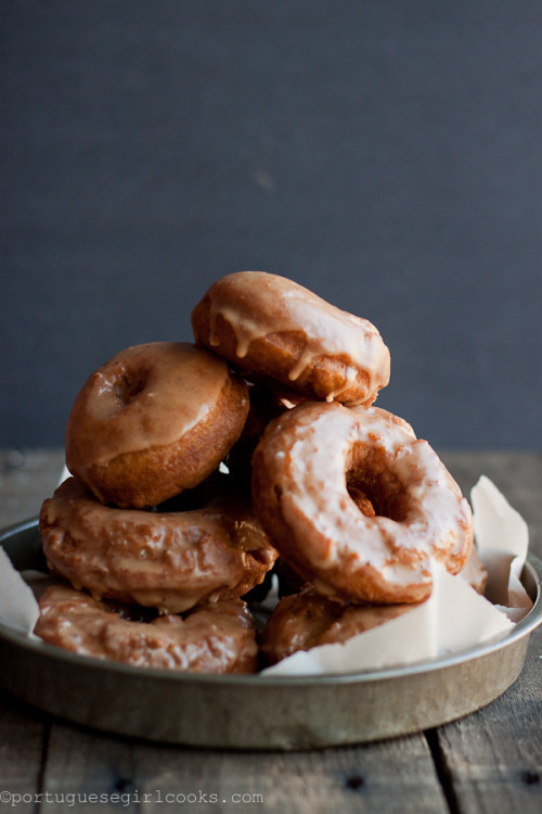 sweetoothgirl:   Pumpkin Doughnuts with Buttermilk Spiced Glaze