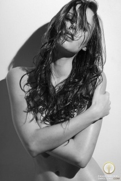 lemieemozioni:  Alyssa Campanella.   Not Quite Naked