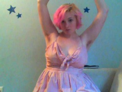 mollysunflowergrrrl:  sexy dresses and armpit hair :)