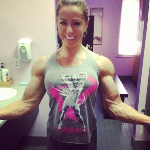 muscular-manga-art:  Juliana Malacarne 