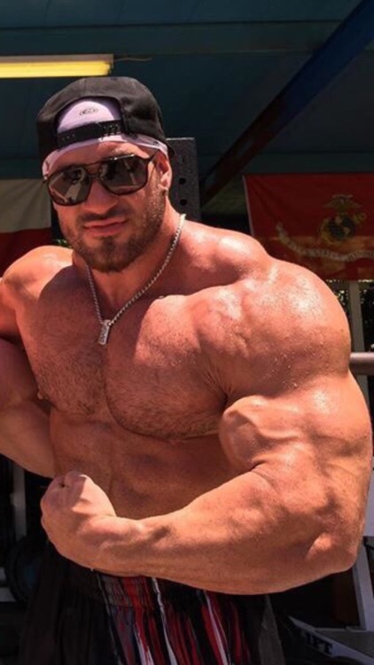 furonmuscle:  If I could, I pass a law prohibiting Antoine from owning a razor!