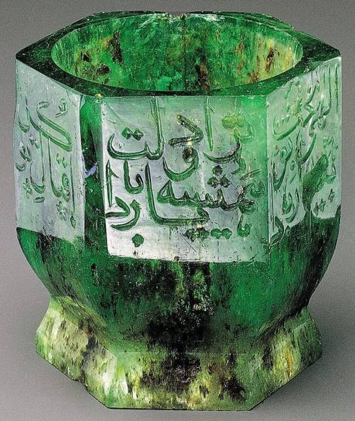 (via An emerald cup, with Persian verse carved inscription, which belonged to the emperor Jahangir. 