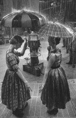 vintagemarlene:  umbrellas, circa 1950s  (via