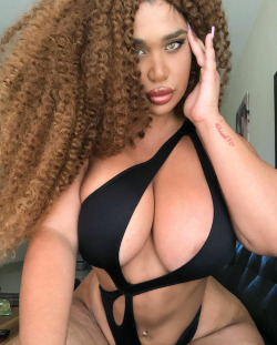 fletchertrowan:queens-goddesses-vixxxens-deact:Carmela Habibi, Fantasy Woman 