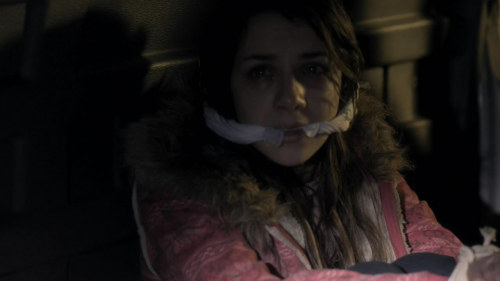 superbounduniverse:  gaggedactresses:  Just a quickie: very cute Hannah Marks cleave-gagged in the the back of a van in Flash Forward (Season 1, Course Correction).   Superbound rating: 9.5 