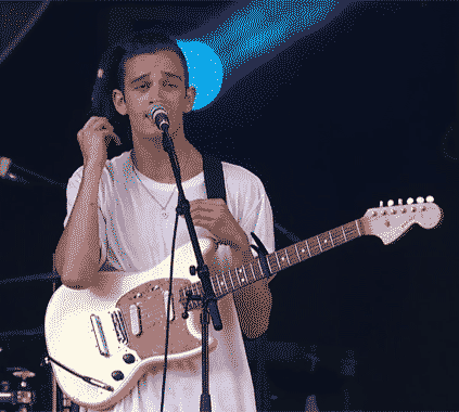 bookworm975:  here’s matty undoing his man bun.