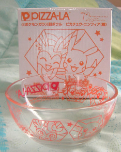 guys check out my sweet glass bowl, it was given out/sold at pizza-la japan restaurants to promote the 16th movie last year c: